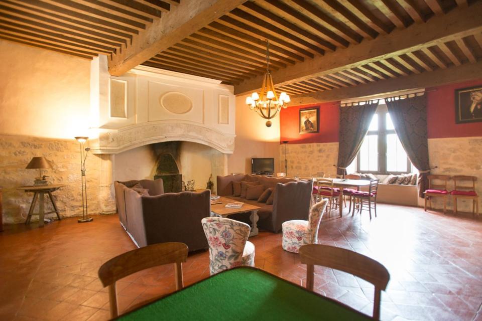 Chateau De Pleneselve Bon-Encontre Bagian luar foto