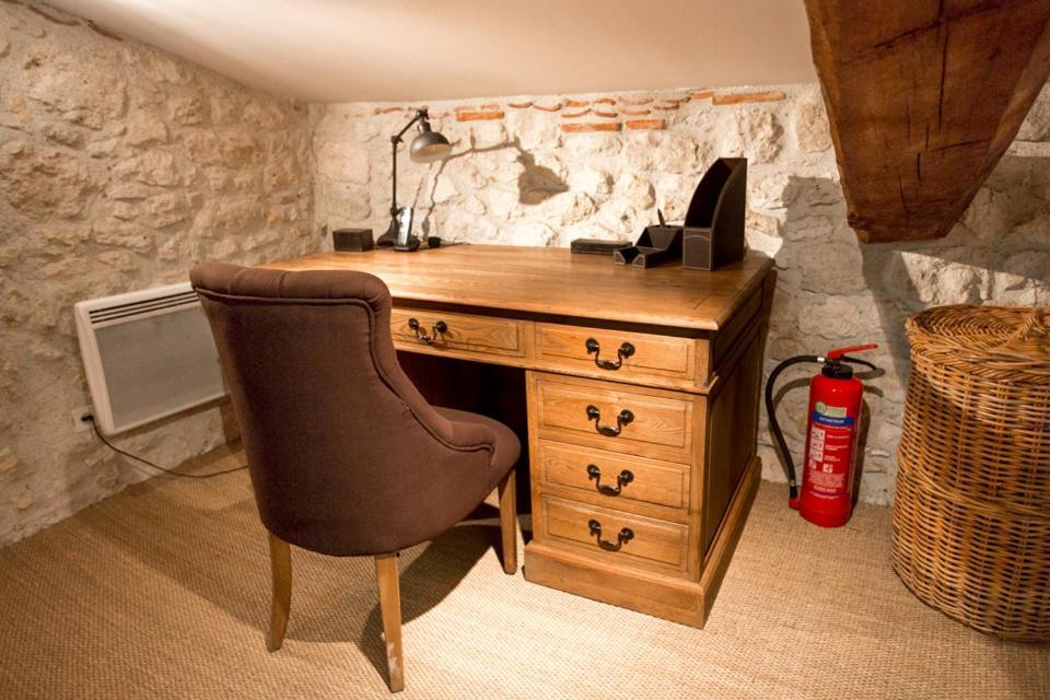 Chateau De Pleneselve Bon-Encontre Bagian luar foto